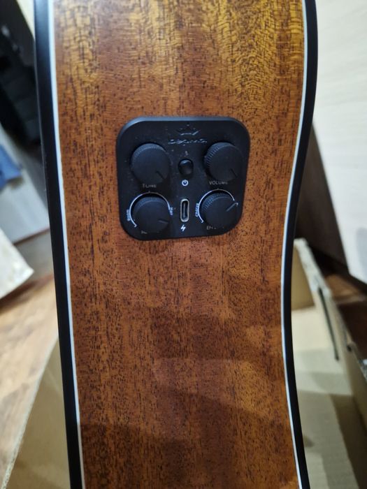 Электроакустическая гитара продаю