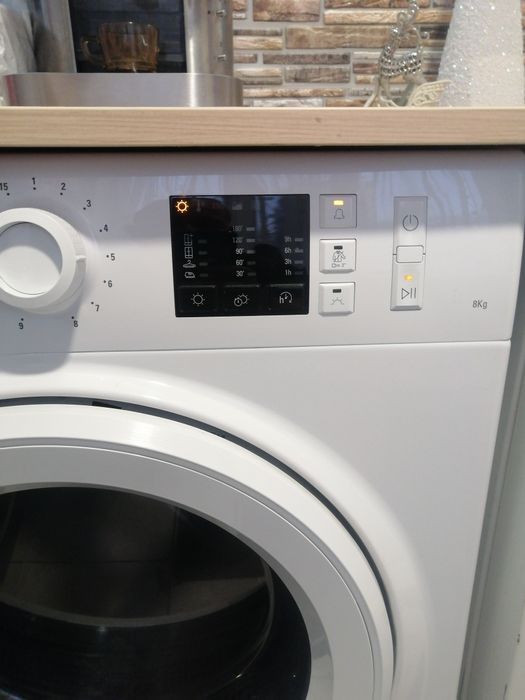 Сушилня Ariston Hotpoint 8kg модел-ntm1081eu