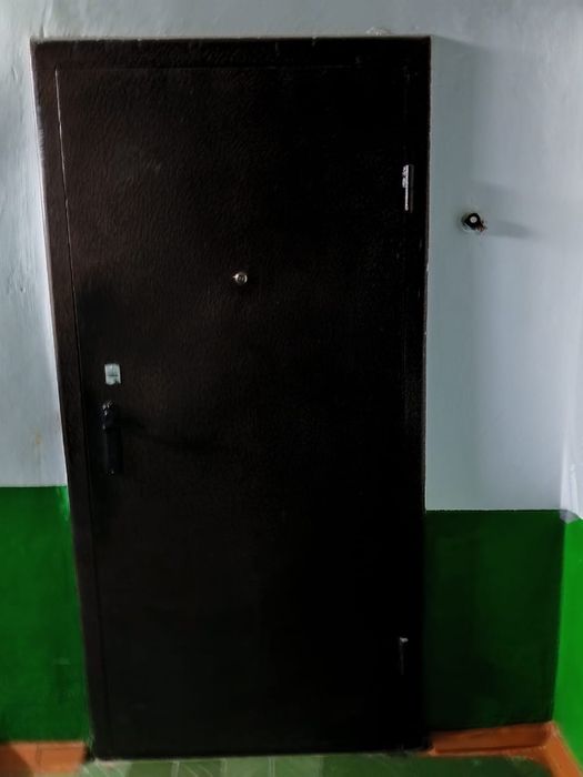 Продам входную дверь