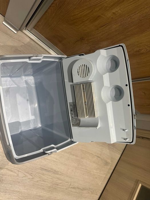 Хладилнa чанта Ezetil - , 26л, 12V-220V студено