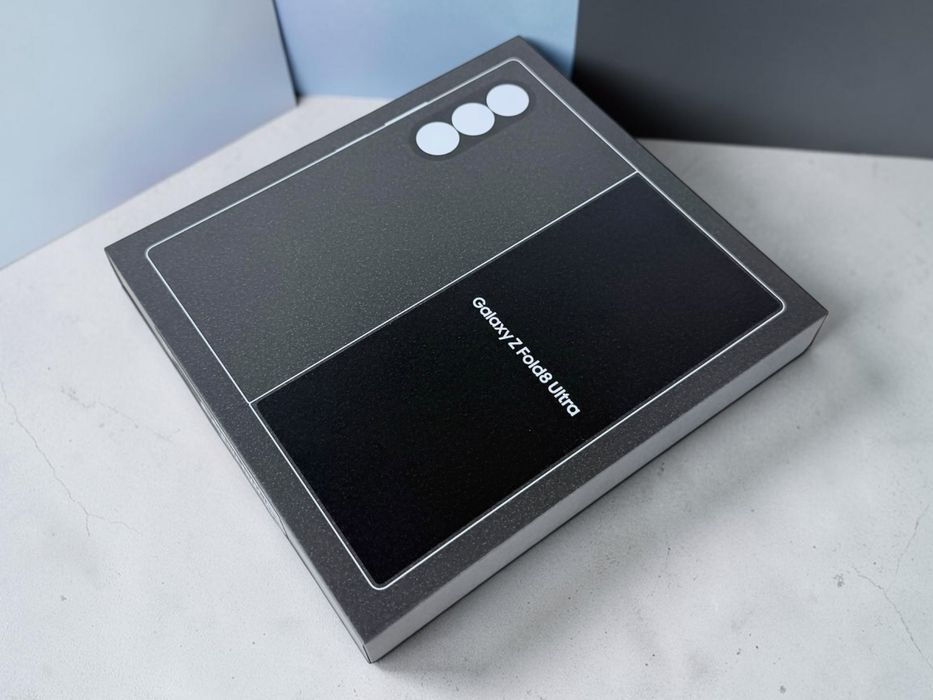 НАЛИЧЕН! Samsung Galaxy Z Fold 8 Ultra 5G 512GB 12RAM Graphite 2г. Гаранция!