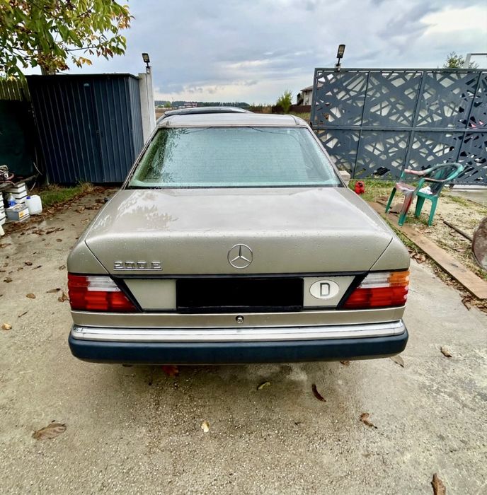 MERCEDES-BENZ E-Class 1990 — imagine 5