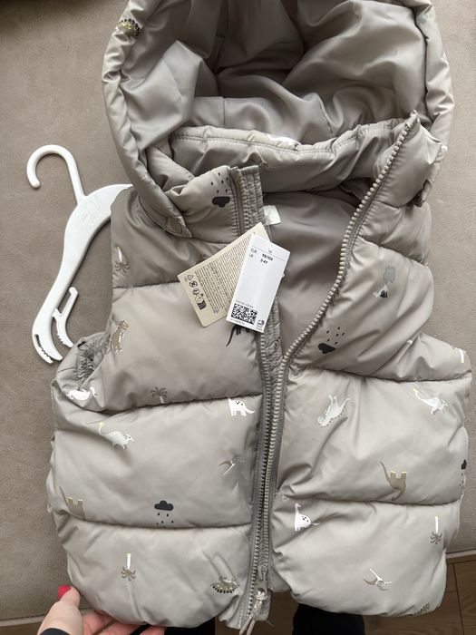 Детски елек с качулка HM