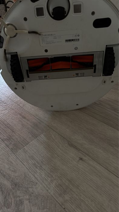 Робот пылесос с удобным диснанционным управлением