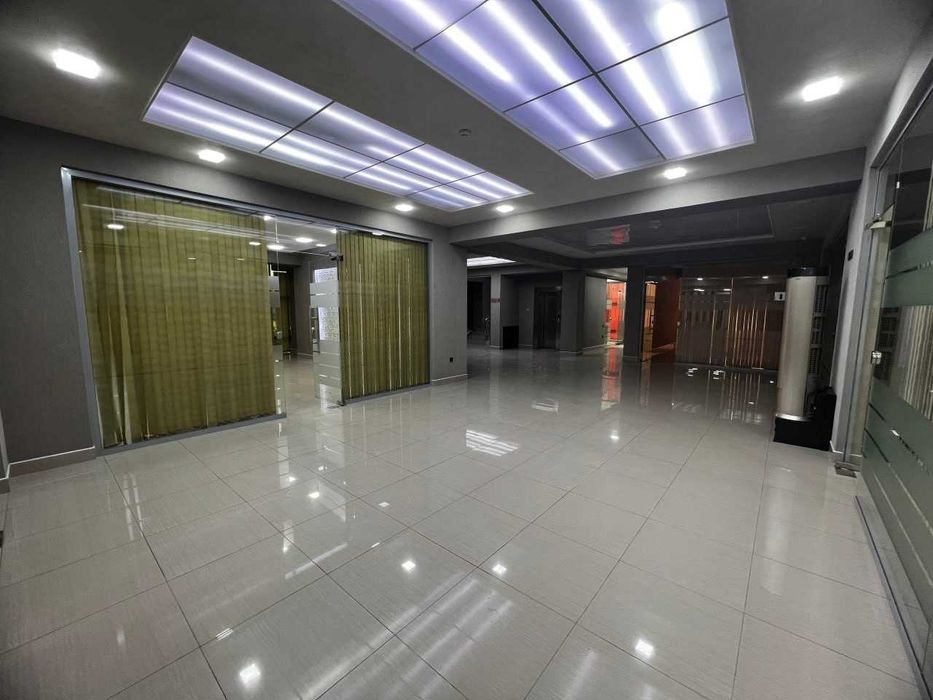 Современный офис в Ойбеке:статусная локация,панорамные окна,парковка(5