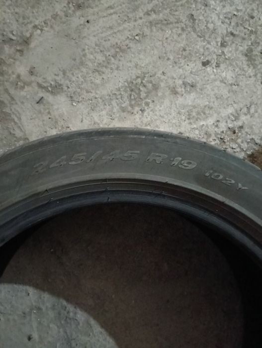 Продам шины 245/25/19