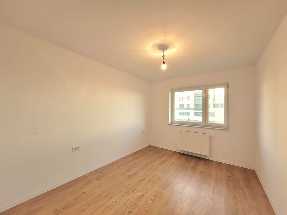 De închiriat studio folosit ca și spațiu comercial Coresi