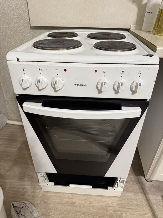 Электроплита hansa в рабочем состоянии