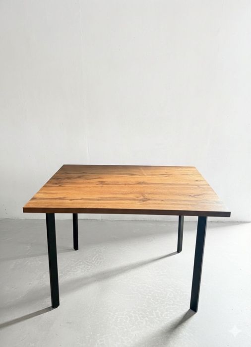 Обеденный  стол