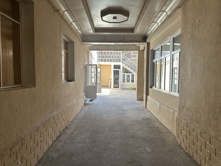 Yakkasaroyda 2 etajli hovli sotiladi