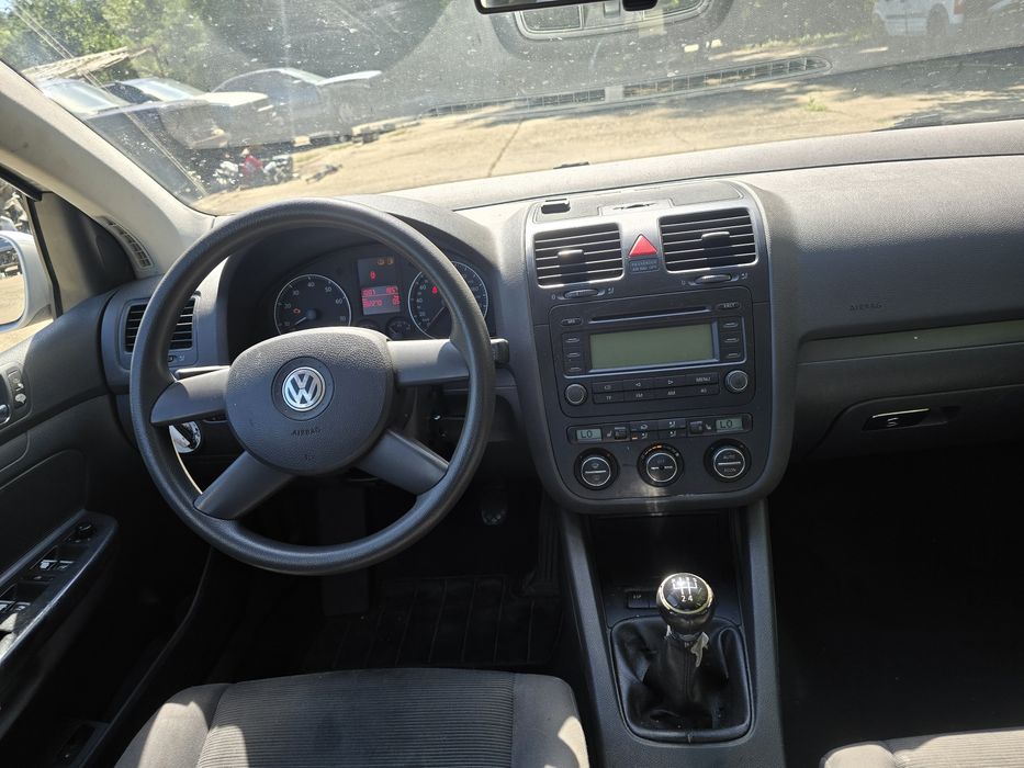 Piese Auto din Dezmembrari pentru VW Golf  5 2005 1.6 benzină