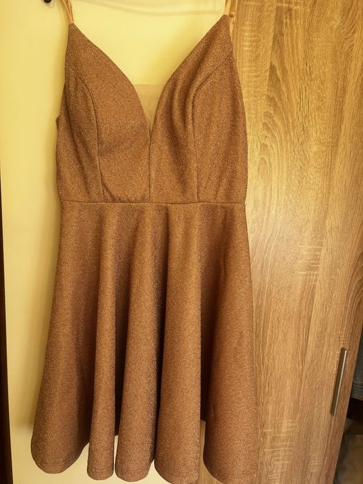 Рокля подходяща за специални поводи.