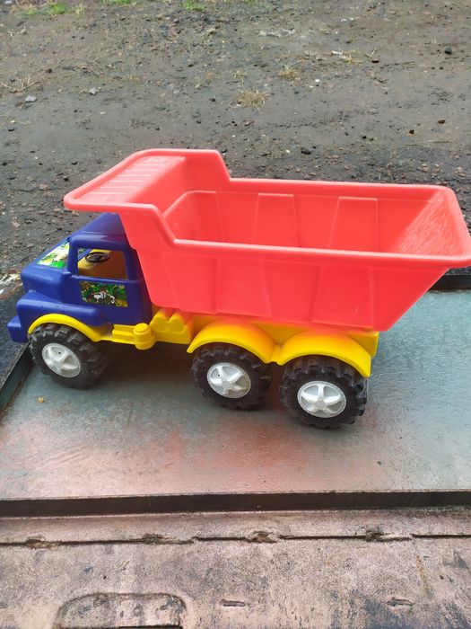 Продам грузовик игрушечный