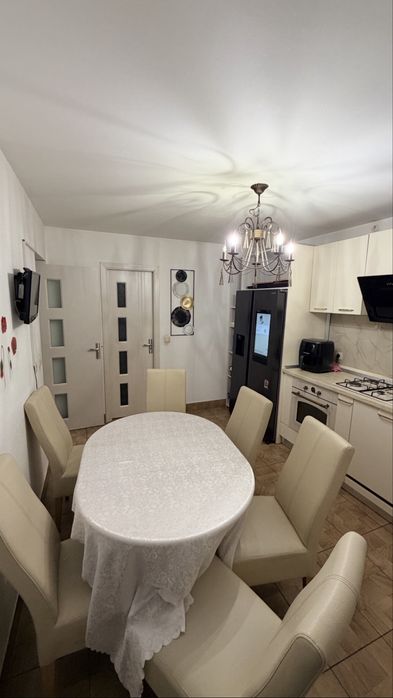 Casa etaj cu 3 dormitoare ,2 bai ,living ,2 dresing-uri PROPRIETAR .