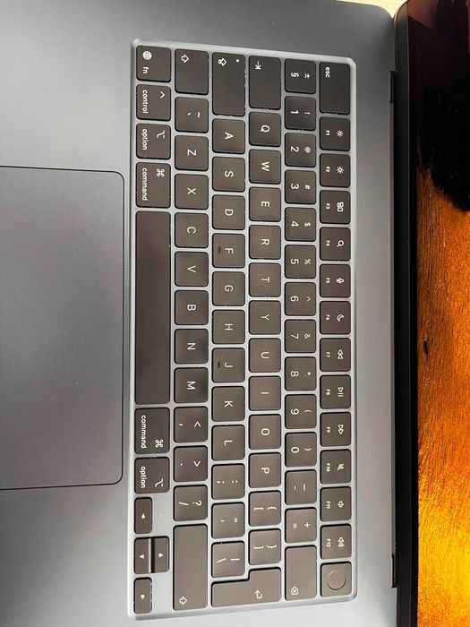 MacBook Air 15, M4, 16GB RAM, 10 nuclee, 256GB