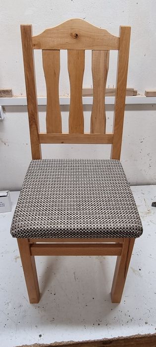 Producător scaune tapițate și mese din lemn masiv