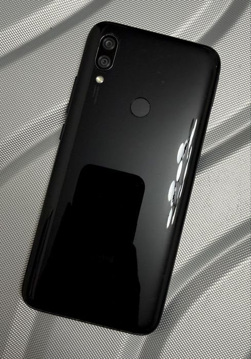 Продам Redmi 7.