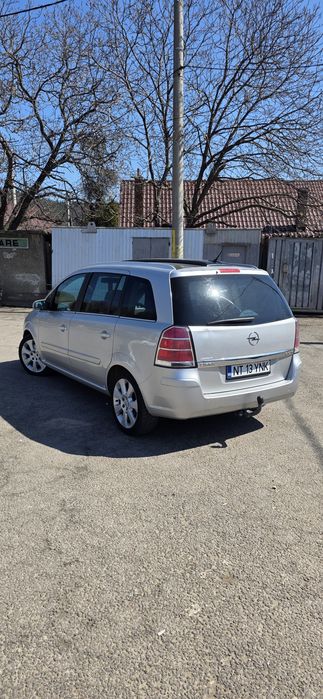 Vând Zafira 1.9 cdti