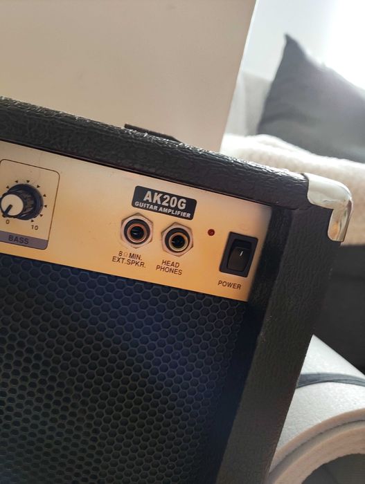 Електрическа китара Squier Affinity Stratocaster HSS + Усилвател и калъф