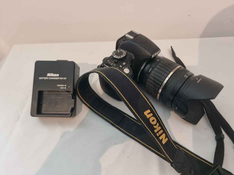 Nikon D3100 cu obiectiv Tamron 18-200mm