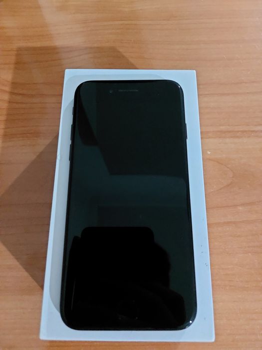 Iphone 7  Продам