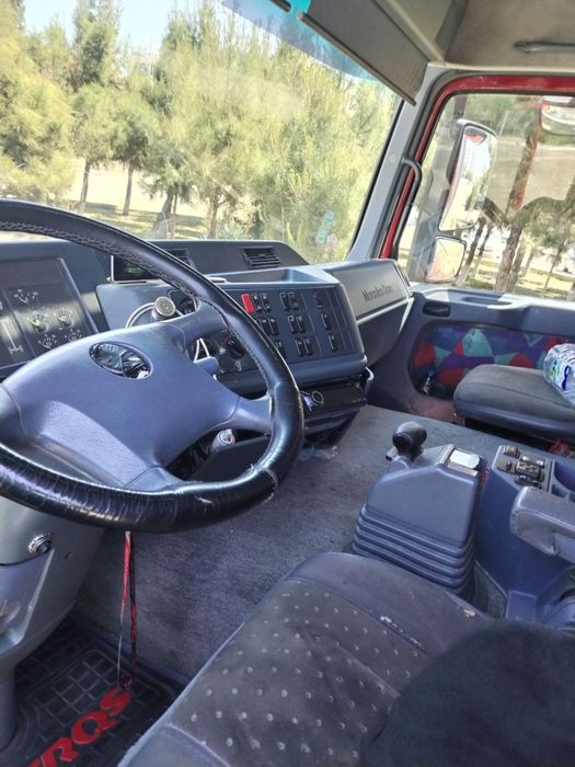 Mercedes Actros 2001 sotiladi