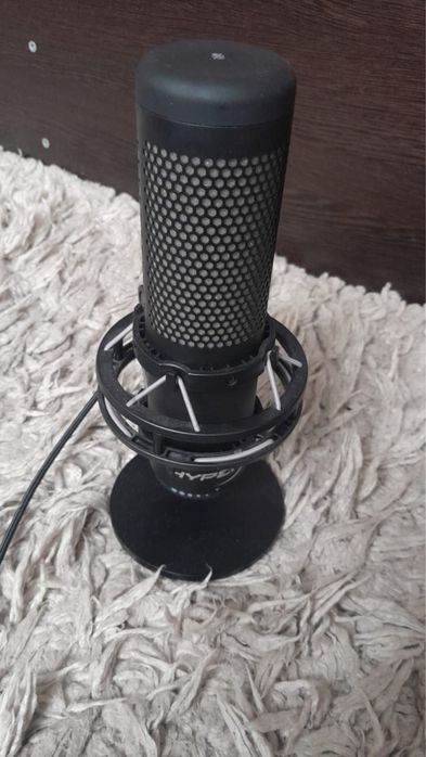 Продаю игровой микрофон HyperX QuadCast S