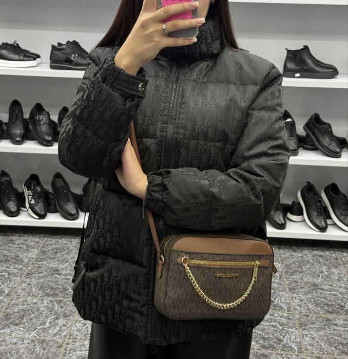 Продам куртку черного цвета