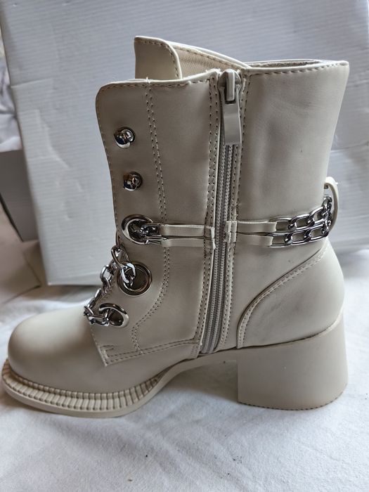 Pantofi cu platformă și ghete crem