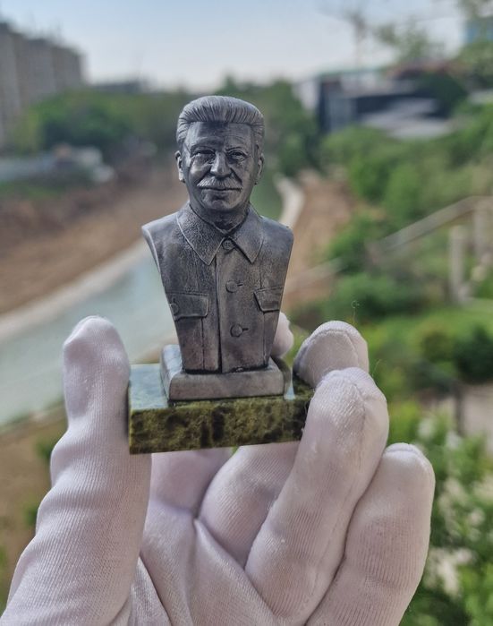 Статуэтка Сталин.