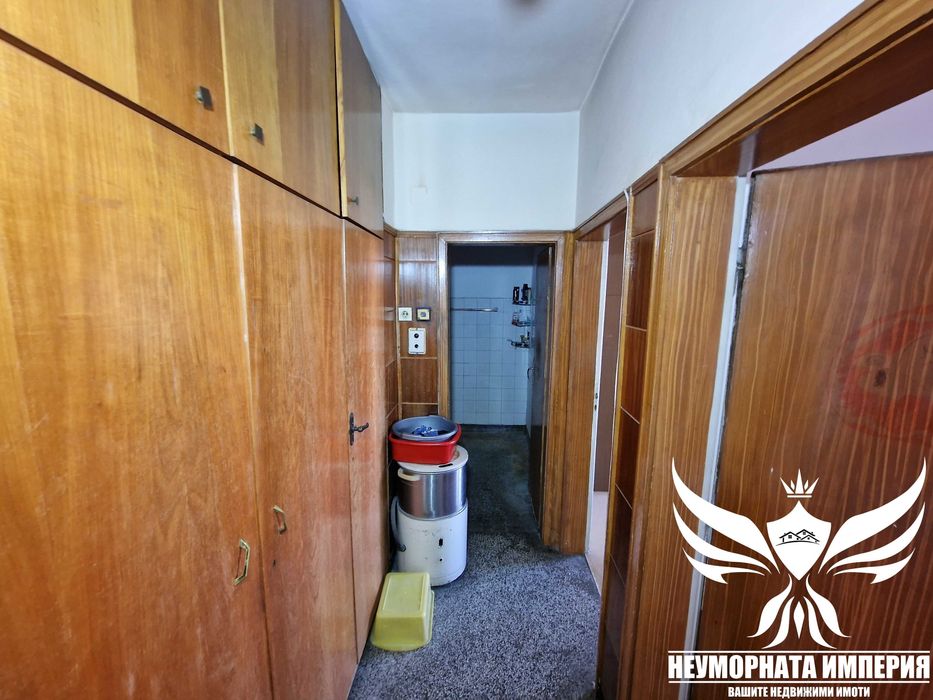 Продавам тристаен апартамент 95кв. 5ет. гр.Пловдив широк център