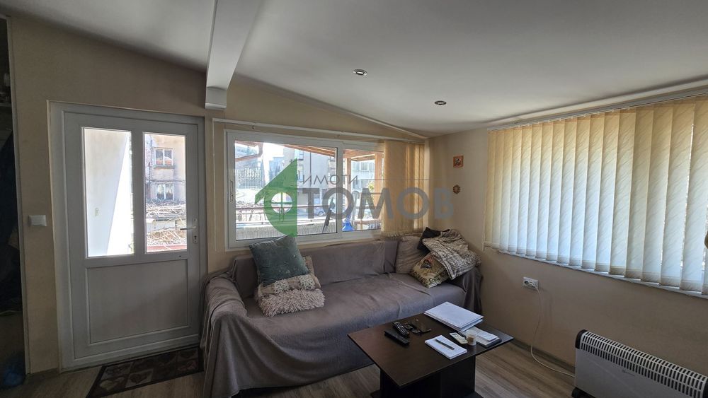 Двуетажна монолитна къща в район Широк Център