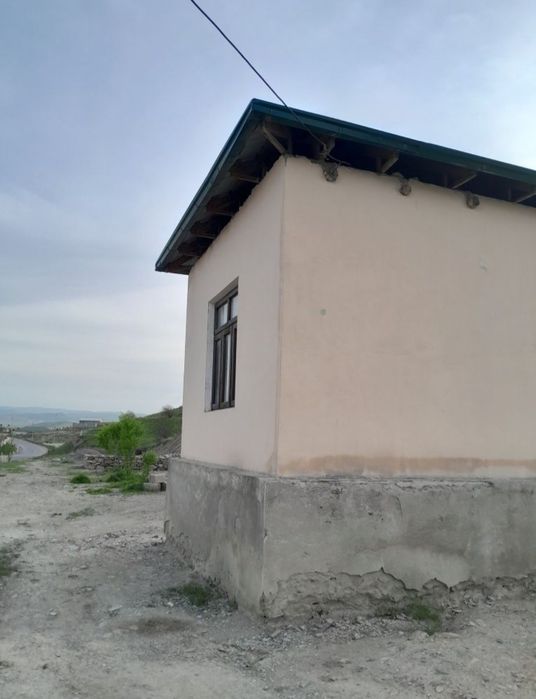 Uchastka sotiladi gortda joylashgan