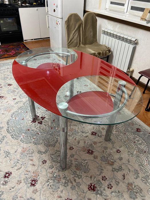 Продаётся обеденный стол