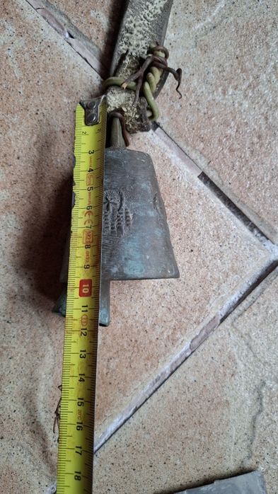 Clopote vechi din bronz .clopot pentru oi sau animale.