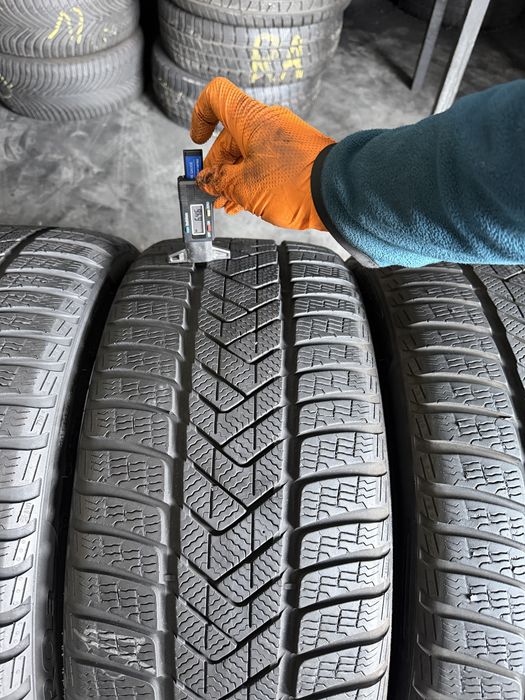 4 anvelope iarna 235/40/19 , Pirelli , TO ( echipate Tesla ) , 6.5 mm !