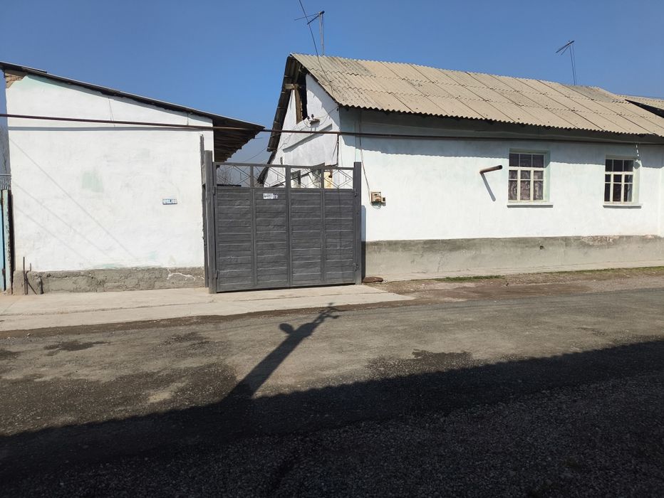 Hovli Sotiladi 15 sotih Gaz suv svet wi fi bor Fasad 21 m uzunligi 80