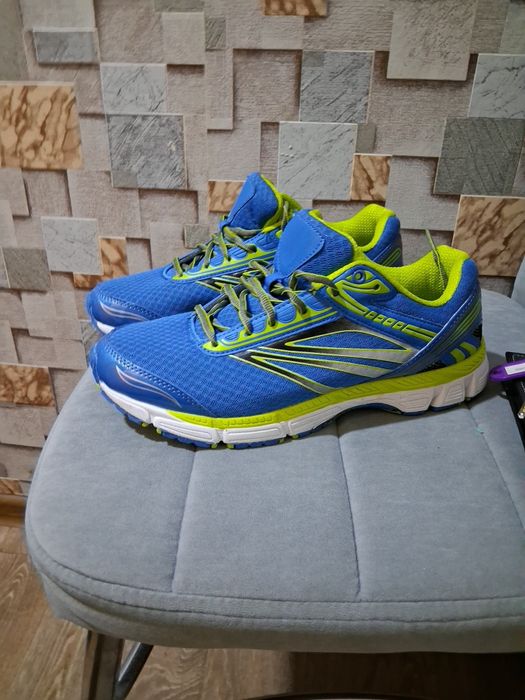 Кроссовки новые срочно