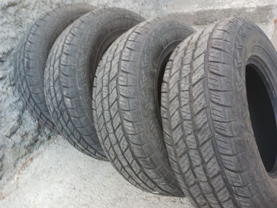 Почти нови гуми с размери  265/70/16