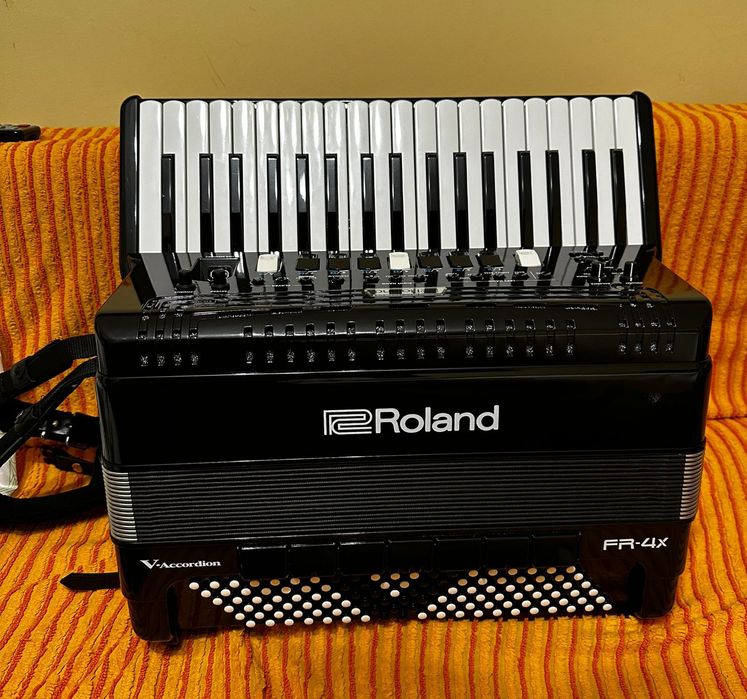 Acordeon Roland fr4X Deva • OLX.ro
