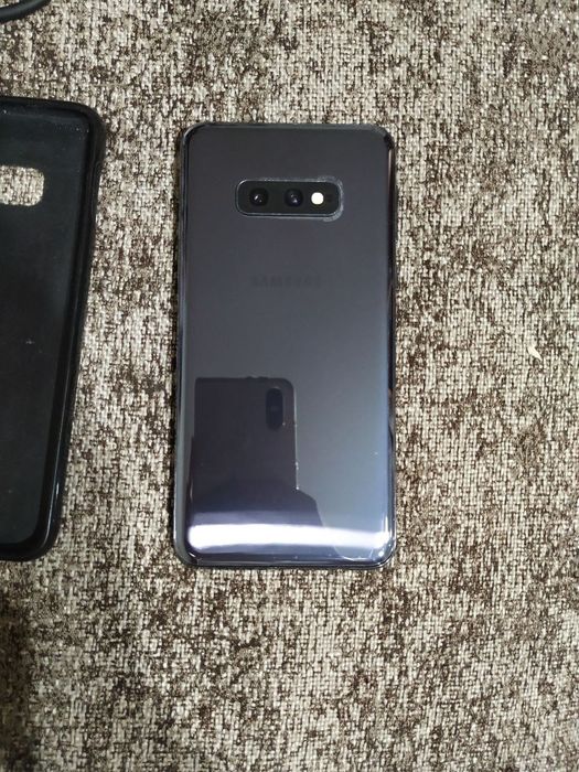 Продам телефон самсунг с 10е