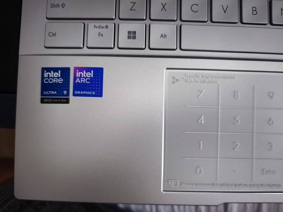 Laptop ASUS Zenbook 14 OLED
UX3405CA-ST782X,