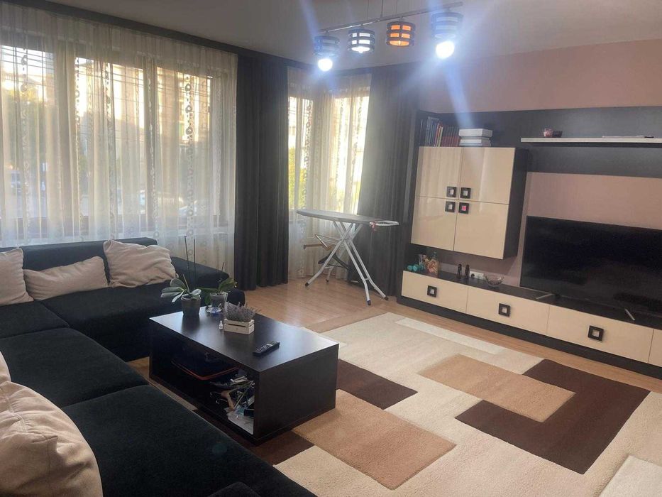 Închiriez apartament 3 camere