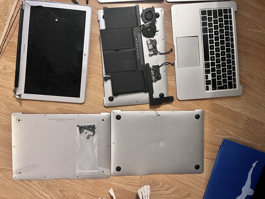 Macbook air 1466 i5 - cititi tot anuntul