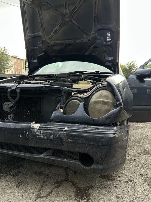 Mercedes-Benz E 230