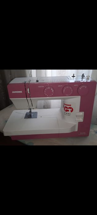 Продам швейную машину Janome