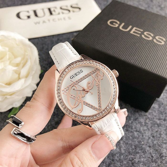Дамски ръчен часовник Guess с кожена верижка