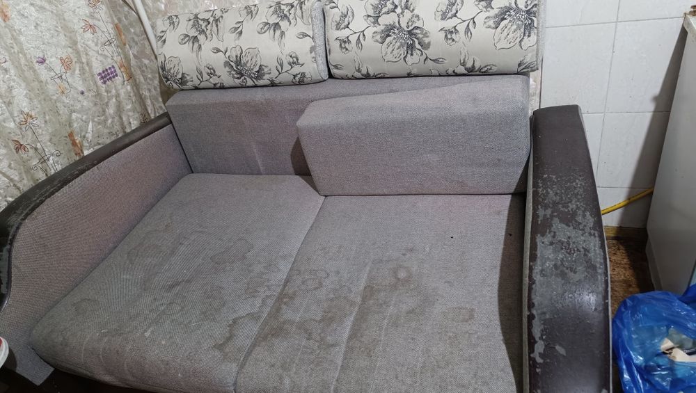 Диван -кровать отдам даром самовывоз