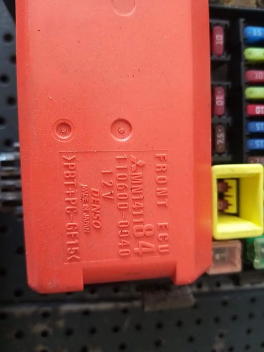 Panou tablou sigurante 2.0 b mitsubishi outlander 1 mn141184