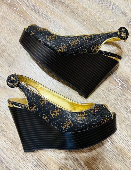 Sandale cu platforma Guess marimea 36 noi